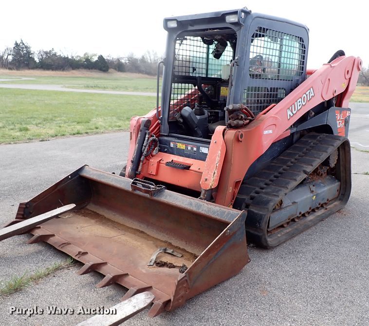 2013 Kubota SVL90-2  skid steer loader - KR9704