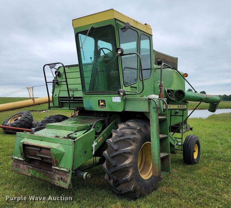 John Deere 4400  combine - DL6491