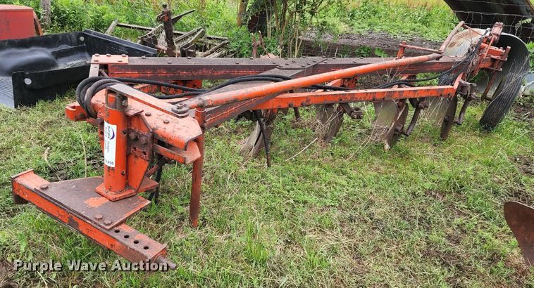 Case  five bottom plow - DL6496