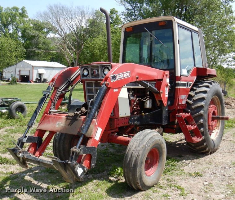 International 1086  tractor - DP5545