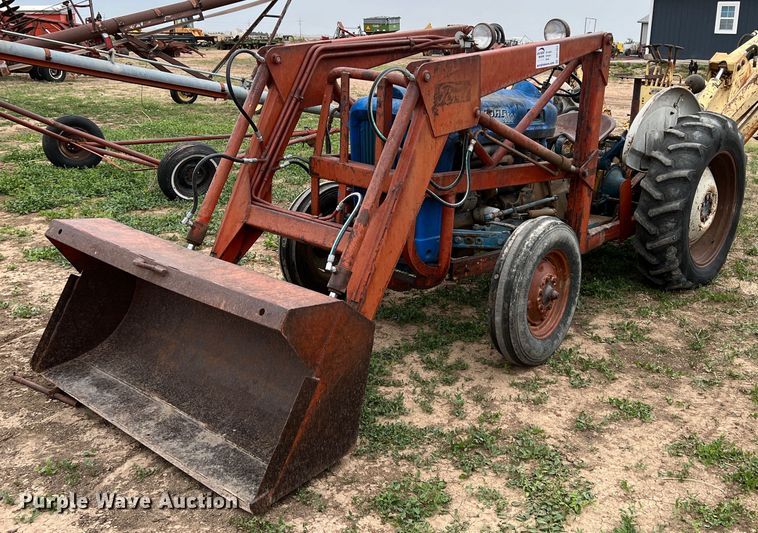 Ford 2000  tractor - DR1353