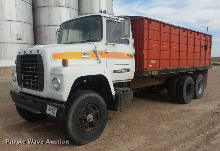 1973 Ford 880  grain truck - HU9410