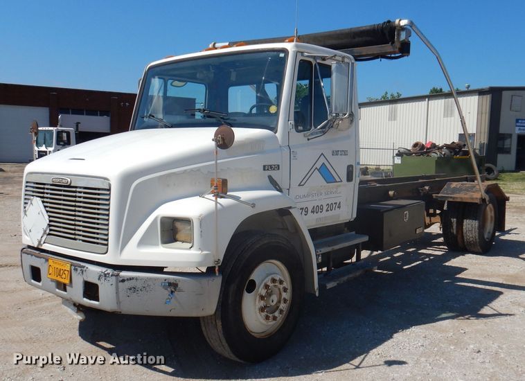 1998 Freightliner FL70  roll-off container truck - DJ3830