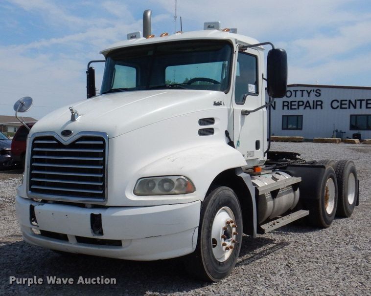 2004 Mack CX613  semi truck - DP5515