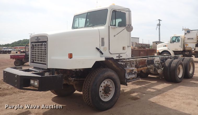 1997 Oshkosh FF-115  truck cab and chassis - DS7072