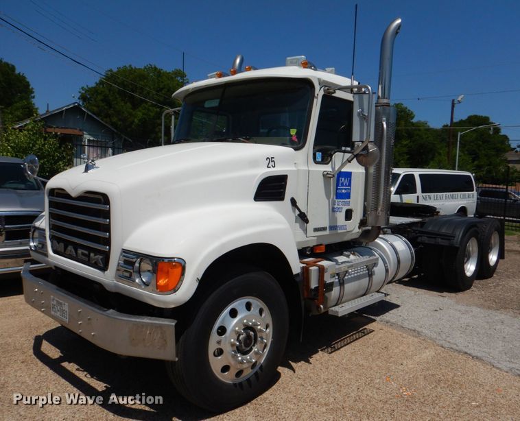2006 Mack CV713  semi truck - KP9078