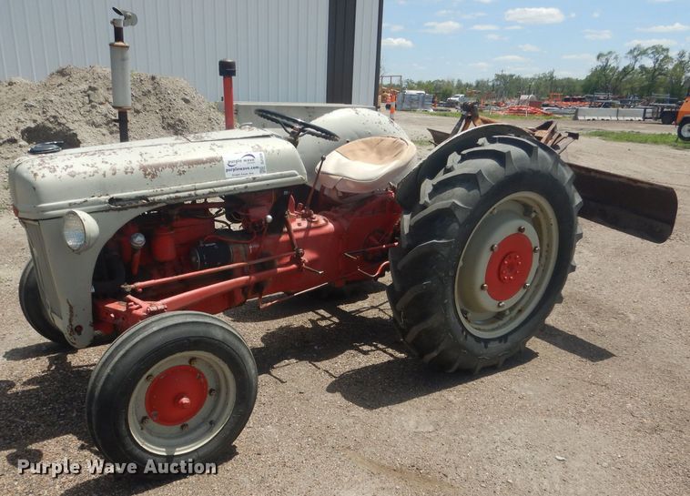 1946 Ford 2N  tractor - DJ1326