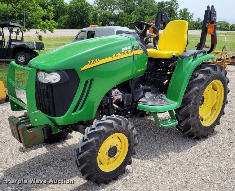 John Deere 3320  MFWD tractor - FC9160
