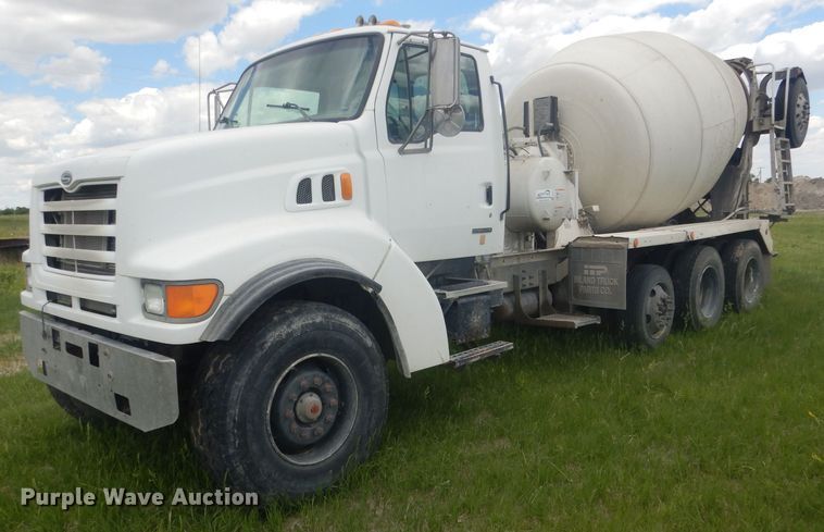 1999 Sterling LT9511  ready mix truck - DJ1324