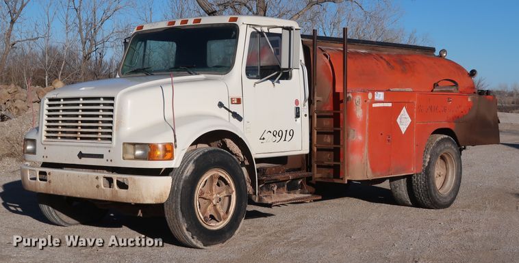 1994 International 4700  fuel truck - DK3639