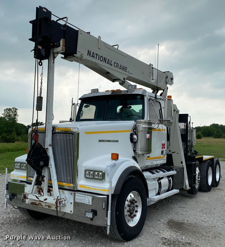 2011 Western Star 4900FA  crane truck - JU9235