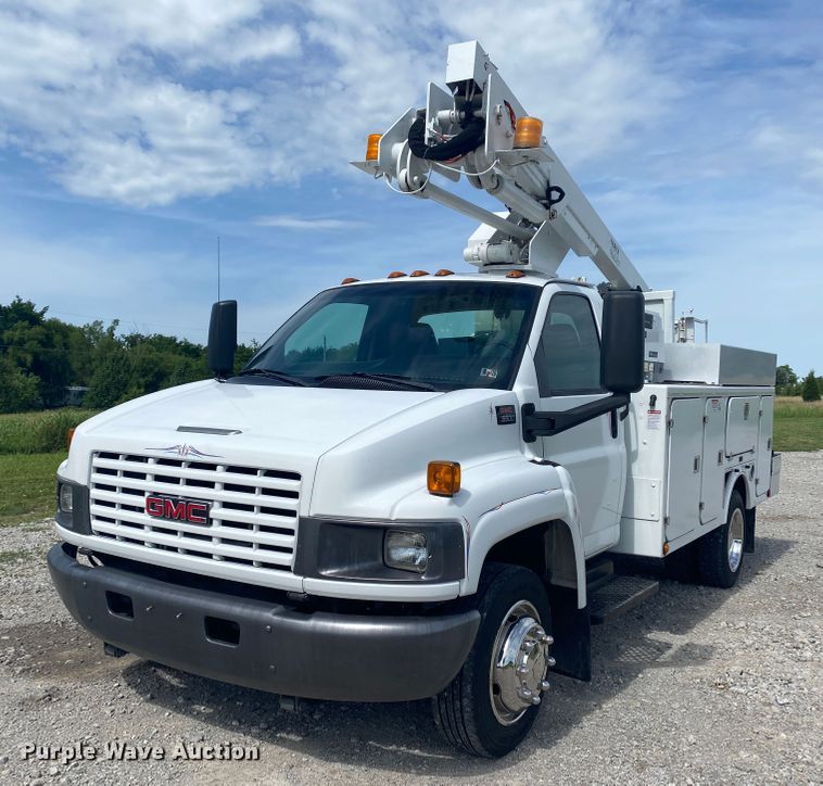 2005 GMC C5500  bucket truck - JU9248