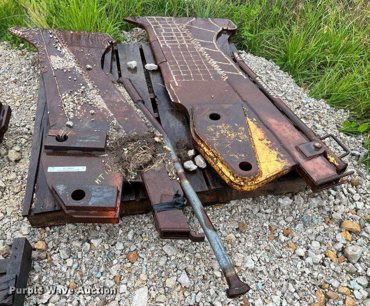 (2) Ditch Witch vibratory cable plow blades - KC9984