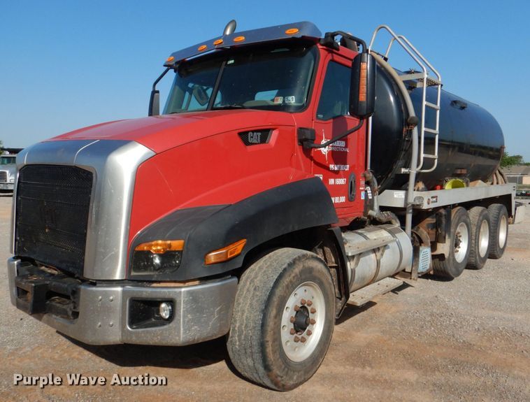 2013 Caterpillar CT660  vacuum truck - KP9075
