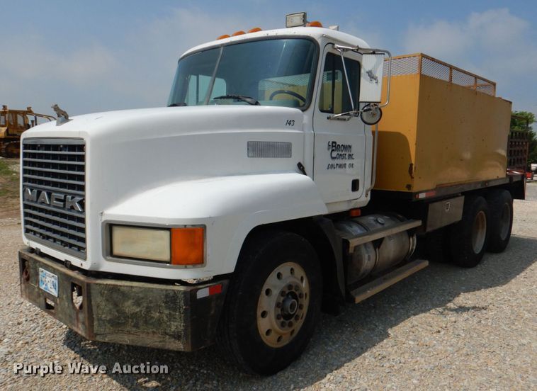 1995 Mack CH613  water truck - KP9120
