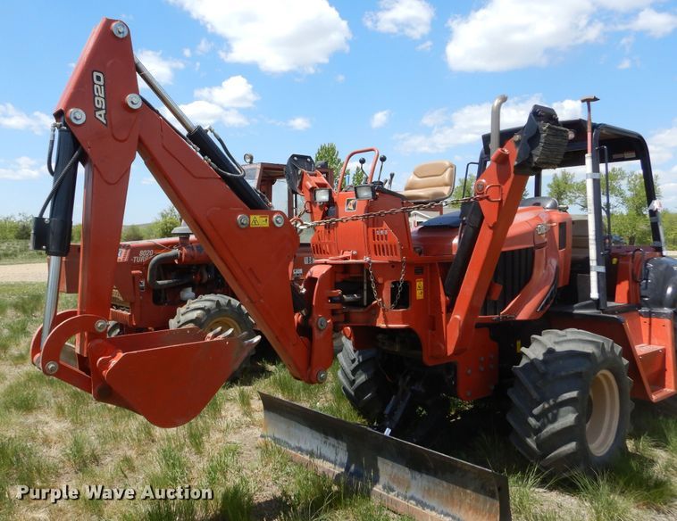 2016 Ditch Witch A920  trencher backhoe - KS9904
