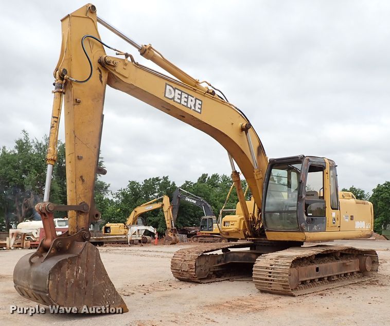2002 John Deere 200C LC  excavator - MF9506
