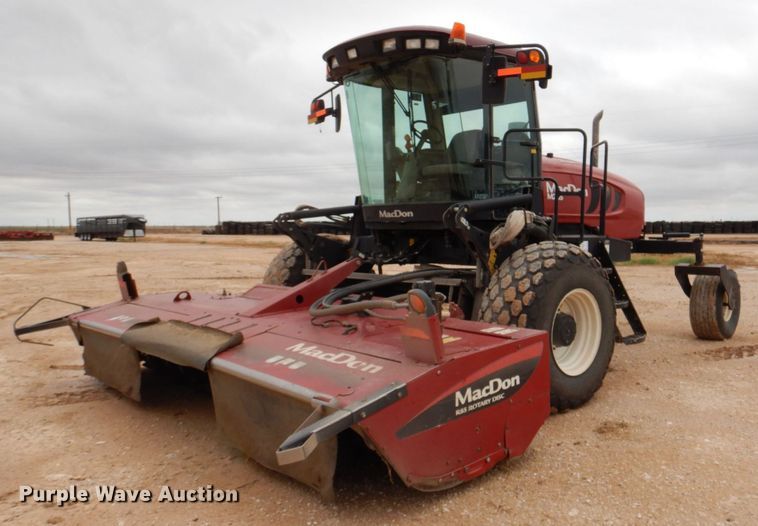 2016 MacDon M205  windrower - DP4047