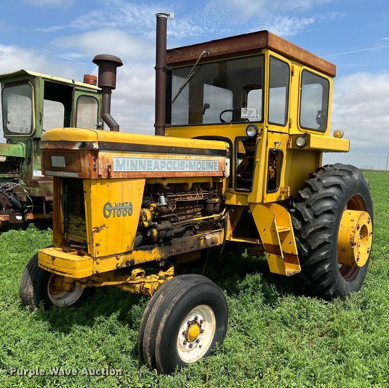 Minneapolis-Moline G1000 Vista  tractor - DS8291