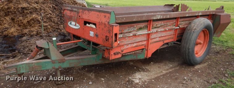 New Idea  manure spreader - KN9851