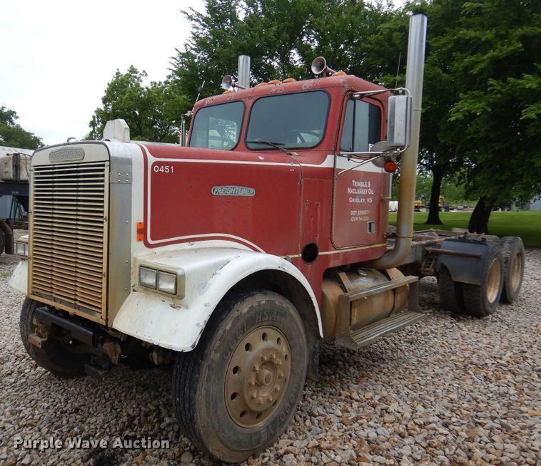 1986 Freightliner FLC  truck cab and chassis - DN0328