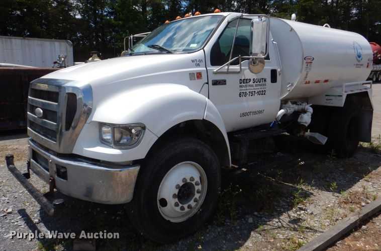 2006 Ford F750 Super Duty  water truck - DS8047