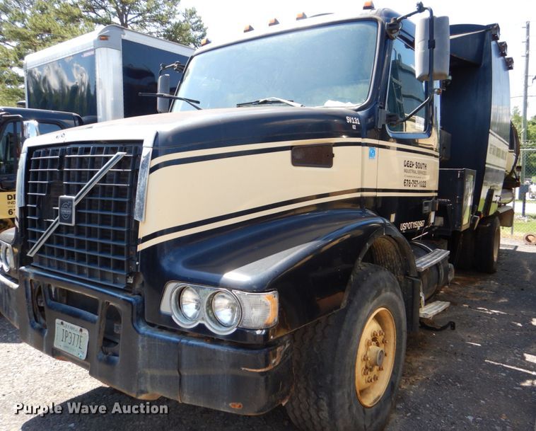 2002 Volvo VHD  vacuum truck - DS8050