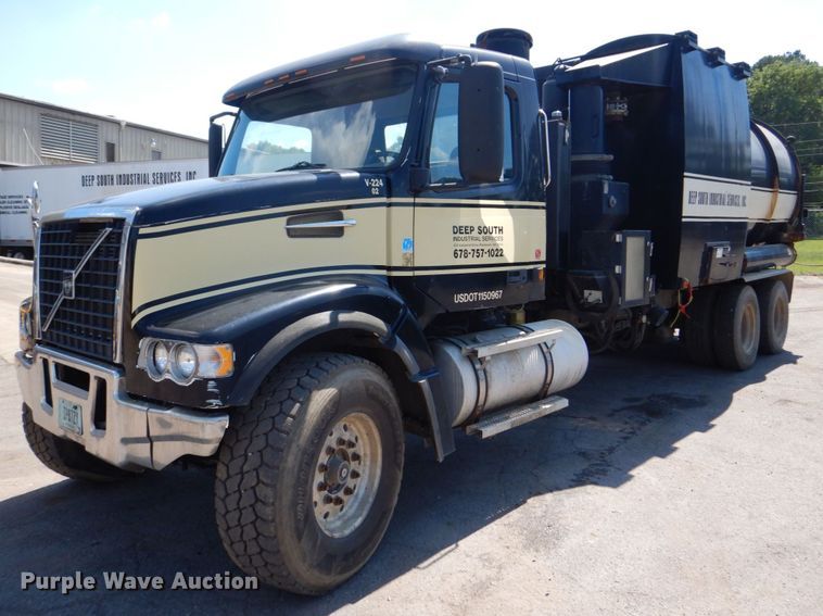 2002 Volvo VHD  vacuum truck - DS8051