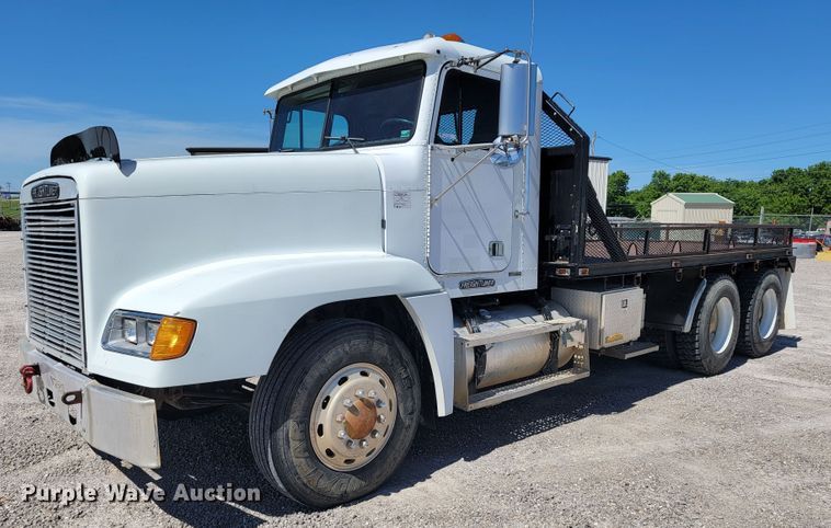 1993 Freightliner FLD  flatbed truck - JL9401