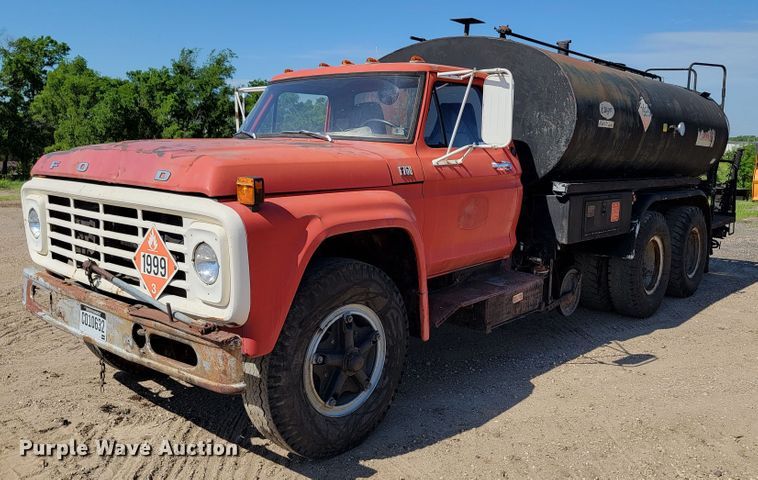 1973 Ford F750  oil distributor truck - KA9295