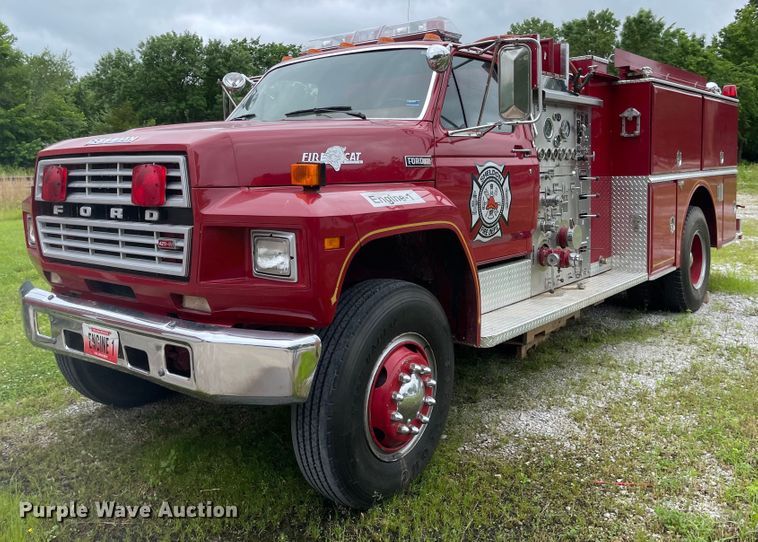 1982 Ford F800  pumper fire truck - LF9010