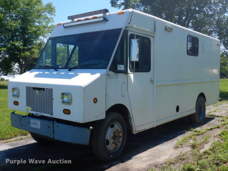 1999 Freightliner MT55  delivery van - DP5575