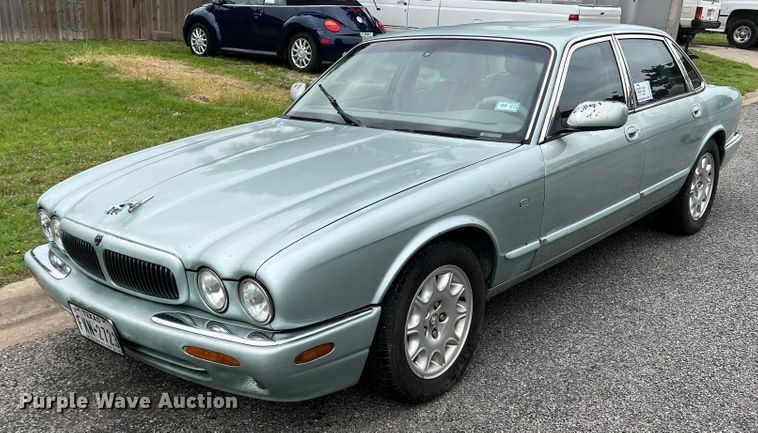 2001 Jaguar XJ8 - DS8285
