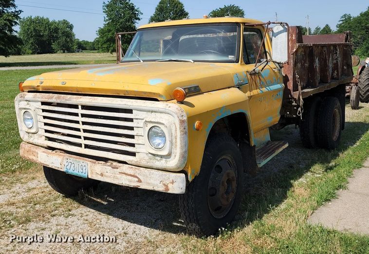 1969 Ford F600  dump truck - KU9367