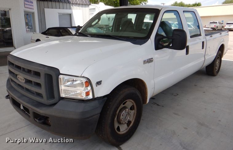 2007 Ford F250 Super Duty  Crew Cab pickup truck - MF9098