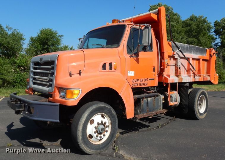 2002 Sterling LT9511  dump truck - DN1593