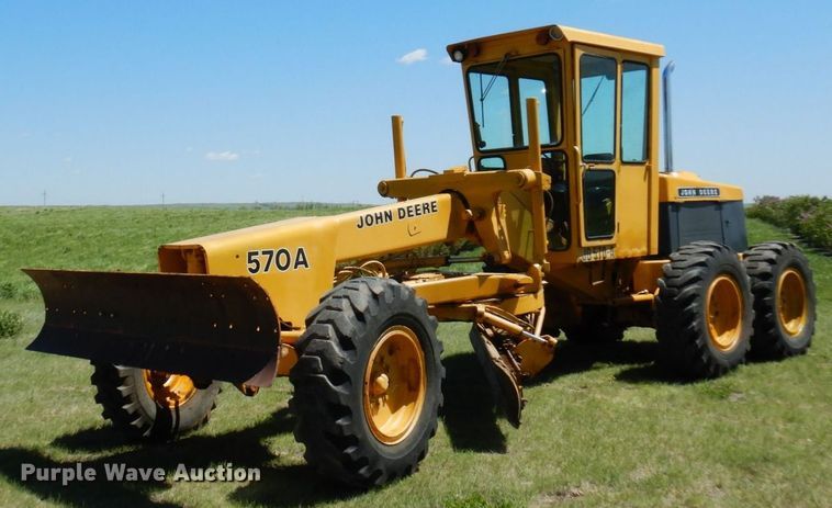 1981 John Deere 570A  rigid frame motor grader - MF9618