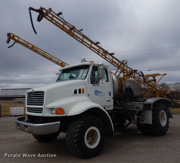 1999 Sterling L8513  applicator truck - DE7523