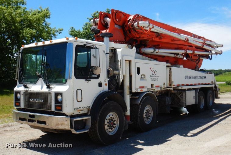 2007 Mack MR688S  concrete pump truck - MF9634