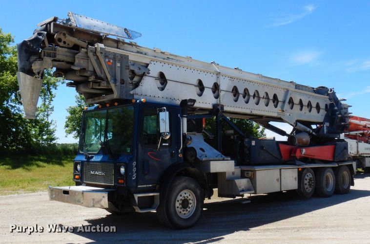 2006 Mack MR688S  material conveyor truck - MF9635
