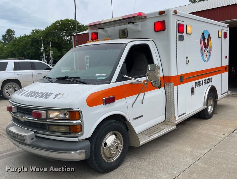 2000 Chevrolet Express 3500  ambulance - LF9008