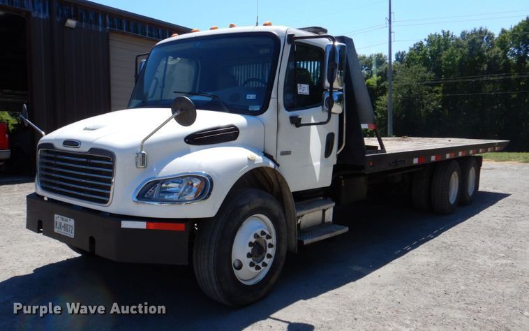 2007 Freightliner Business Class M2  rollback truck - DR1924