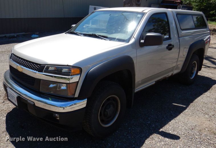 2005 Chevrolet Colorado LS  pickup truck - KR9207