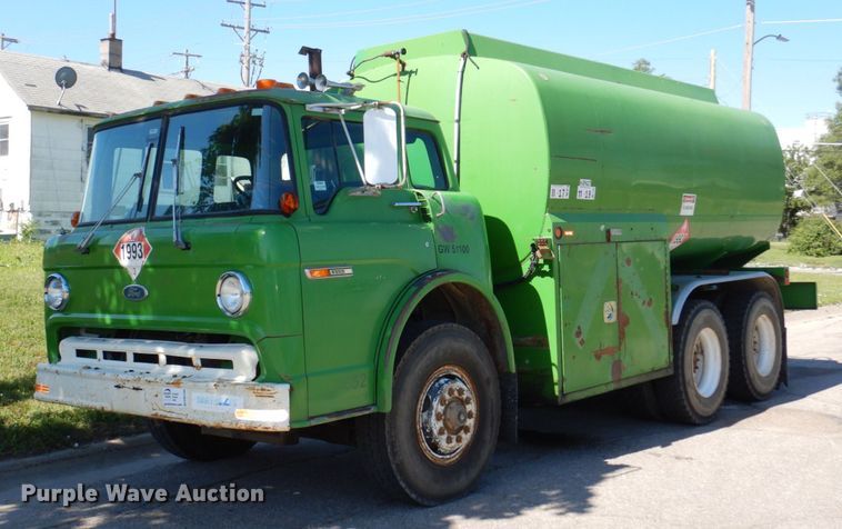 1988 Ford CT8000  fuel truck - DM2298