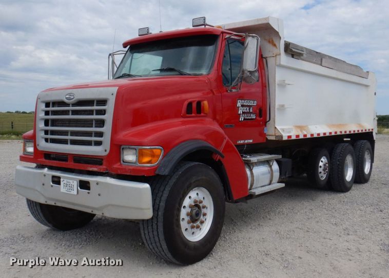 1999 Sterling LT9511  dump truck - DP5586