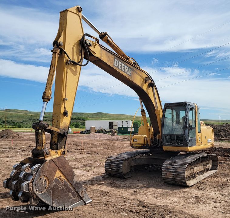 2005 John Deere 200C LC  excavator - JG9822