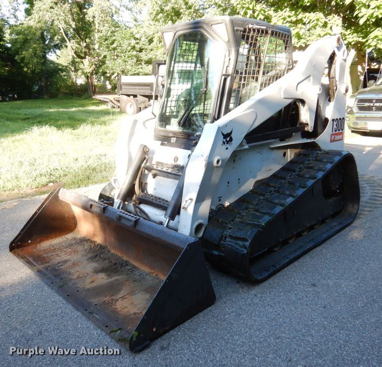 2006 Bobcat T300  tracked skid steer loader - KR9221