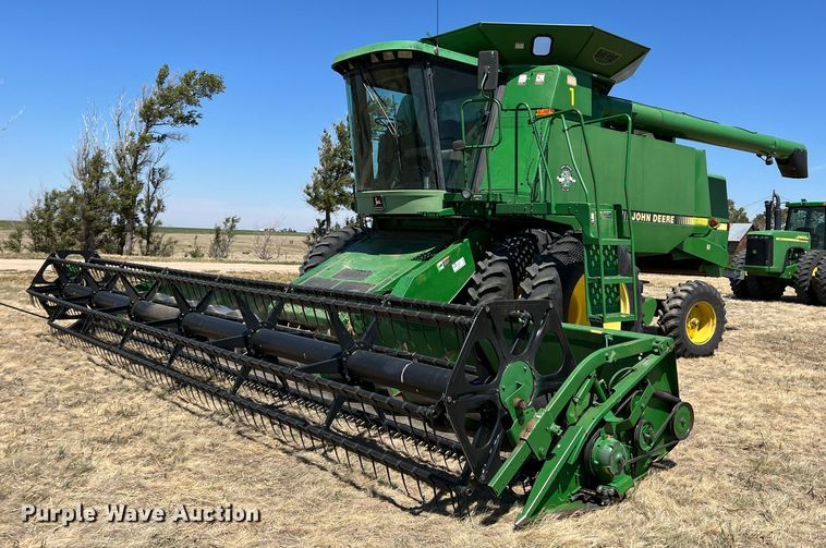1997 John Deere 9600  combine - DS8379