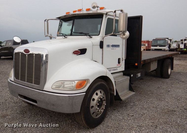 2009 Peterbilt 335  flatbed truck - KR9174