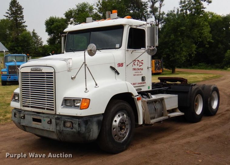 1998 Freightliner FLD112  semi truck - MF9680